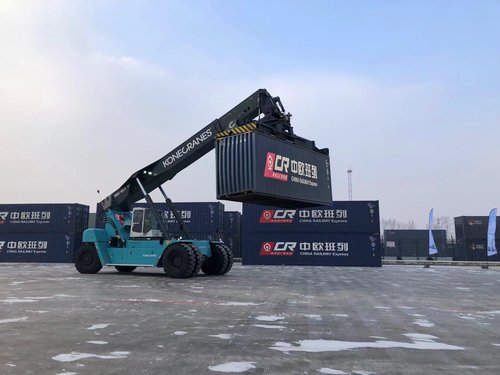 KCL成功案例：用科尼前移式堆垛机为中乌集装箱铁路线赋能 